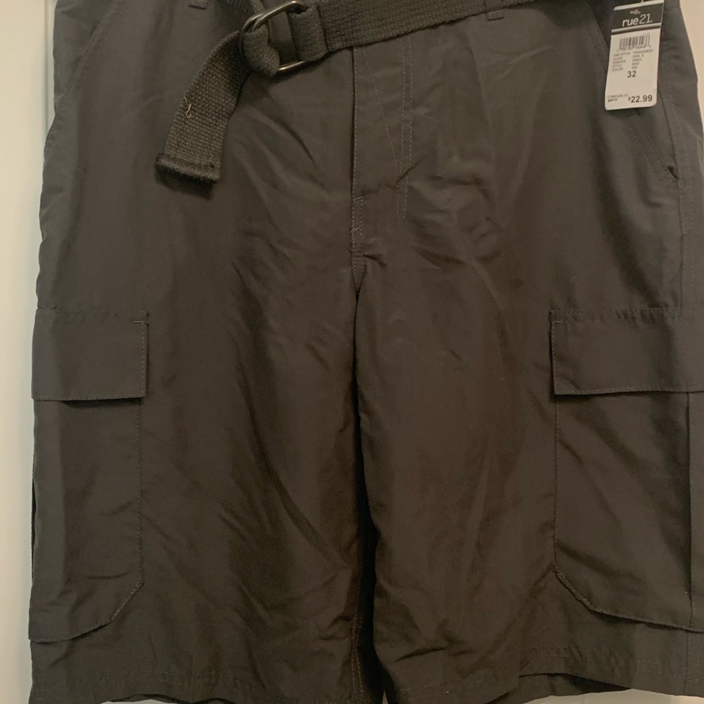 Men gray cargo shorts